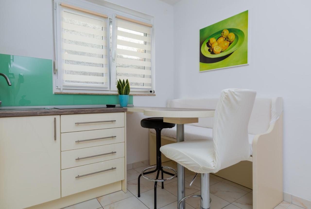 Apartments By The Sea Duce, Omis - 2992 ดูกีรัท ภายนอก รูปภาพ